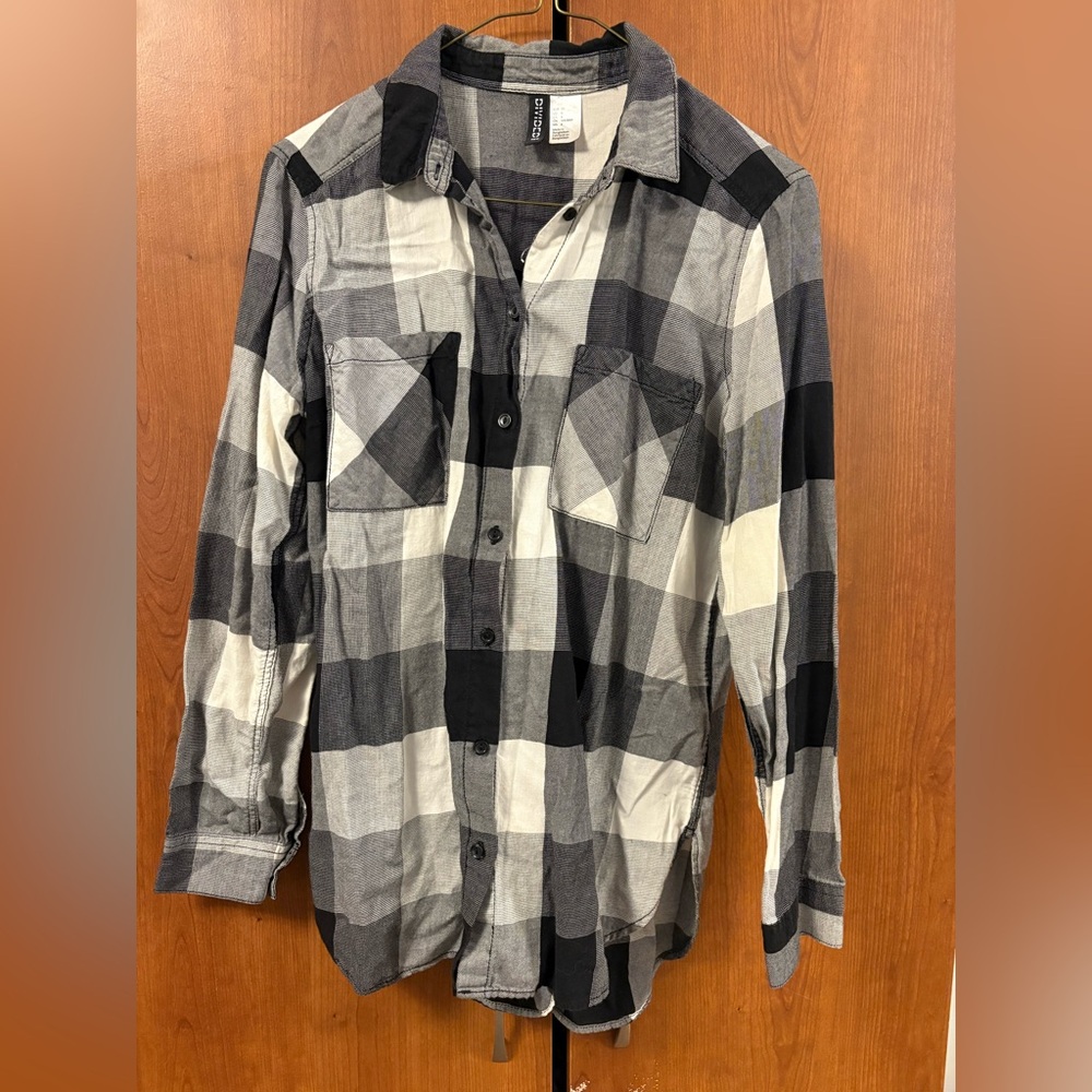 H&M Divided Plaid Button-Up Shirt – Black/White/Grey – Size US 6